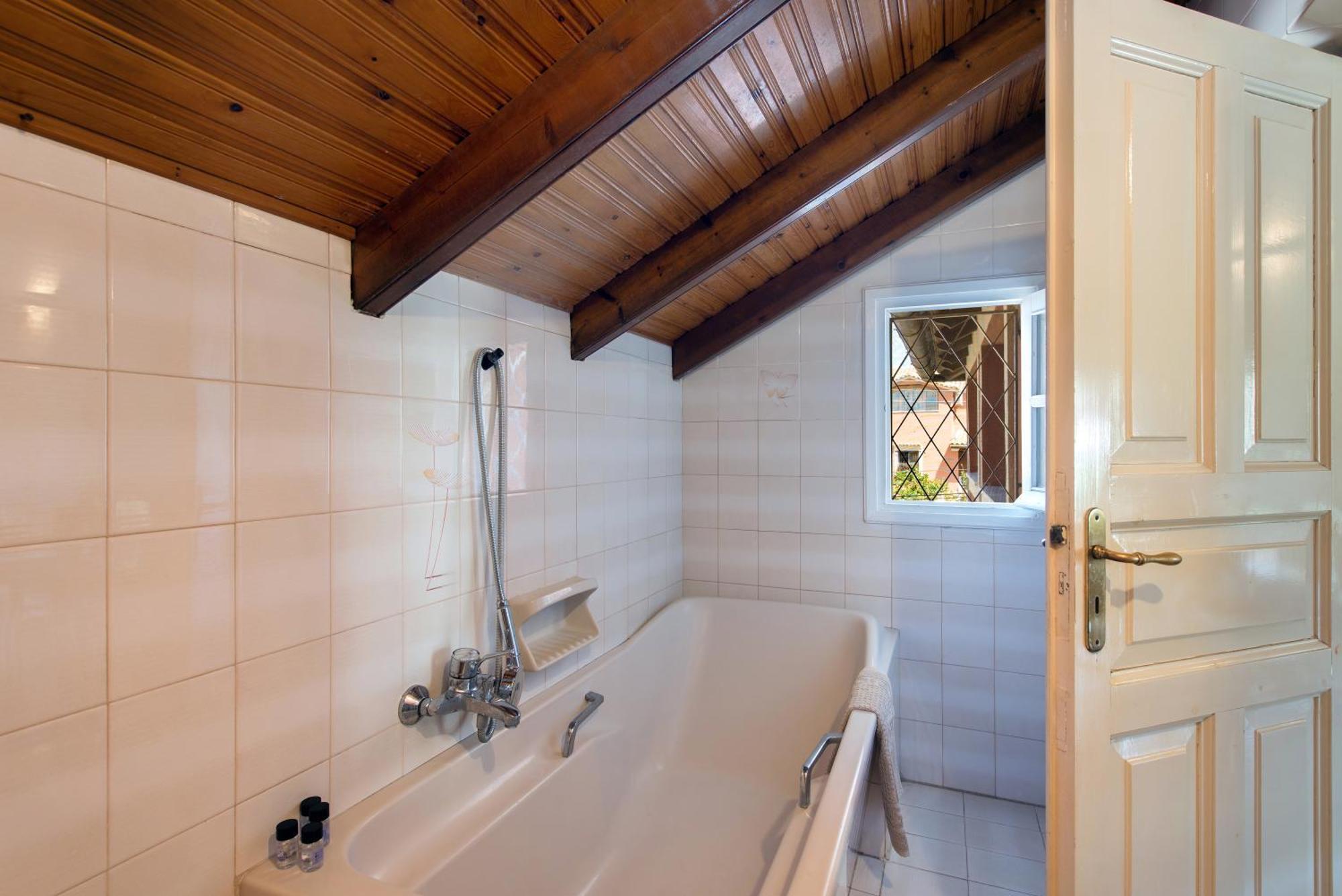 The Roof Family Apartment Alepou Экстерьер фото