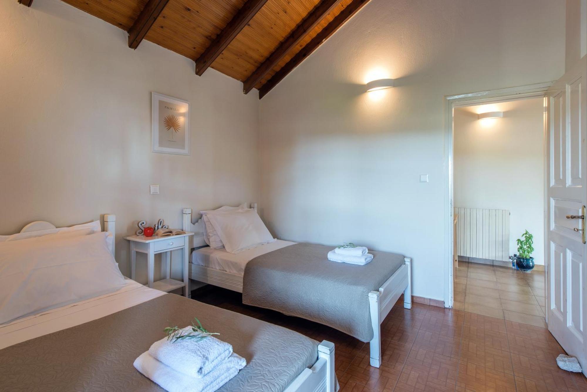 The Roof Family Apartment Alepou Экстерьер фото